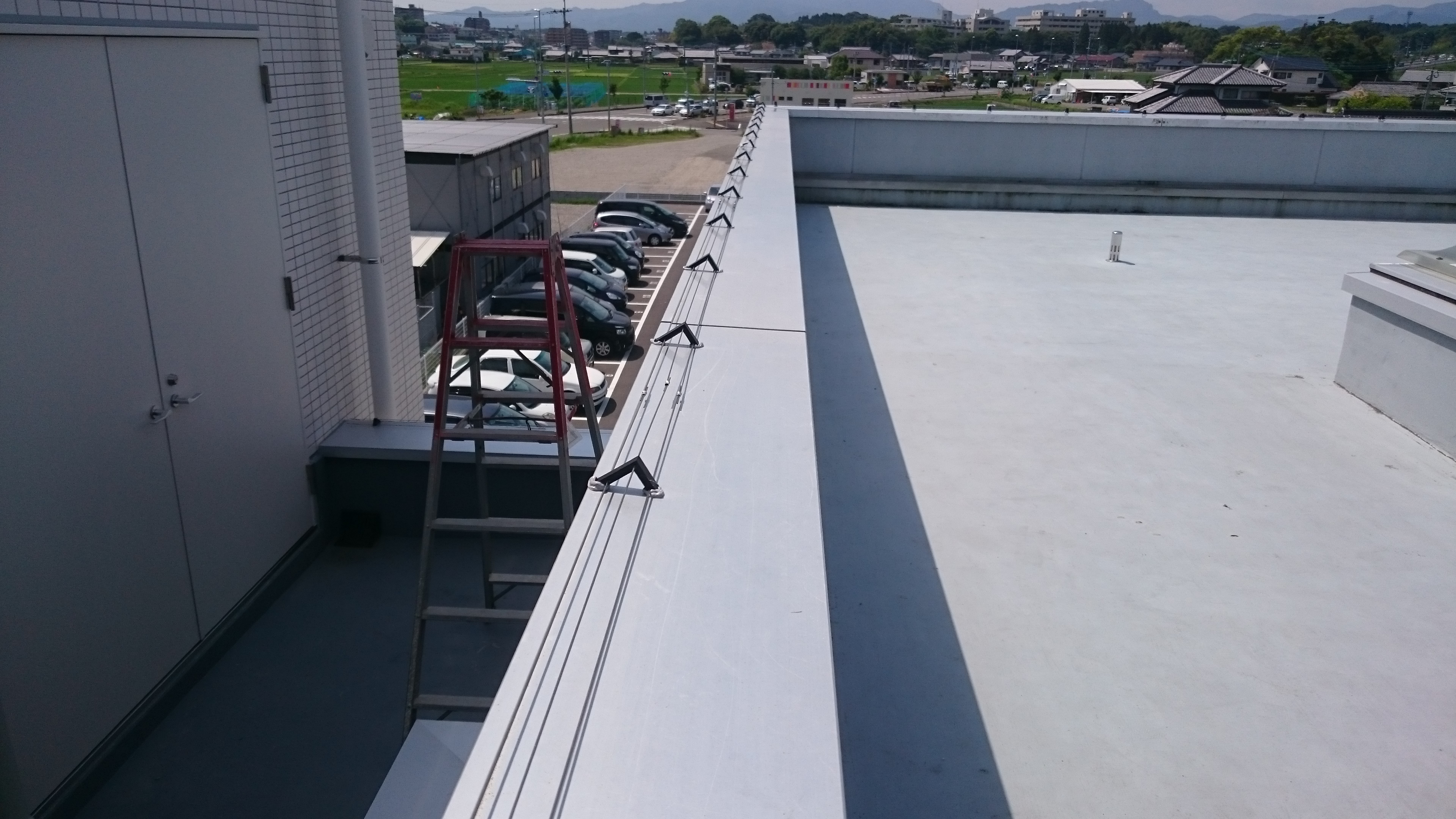 宮崎市の病院屋上にピーコンネット・電気ショック施工しました