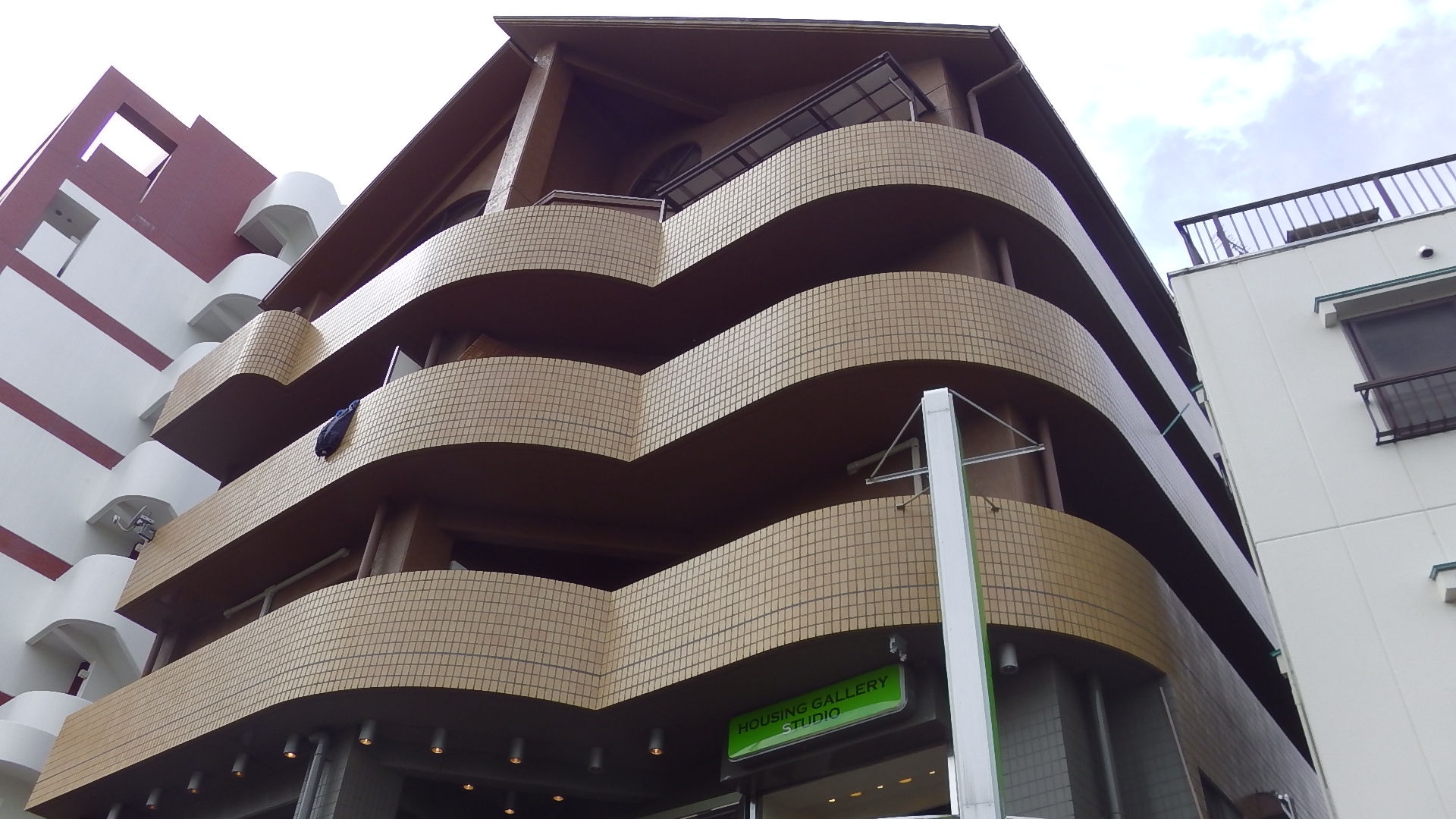 大阪市のマンションベランダにピーコンネット５０、ピーコンスパイクＶＳＴ、ピーコン電気ショックＳ施工しました