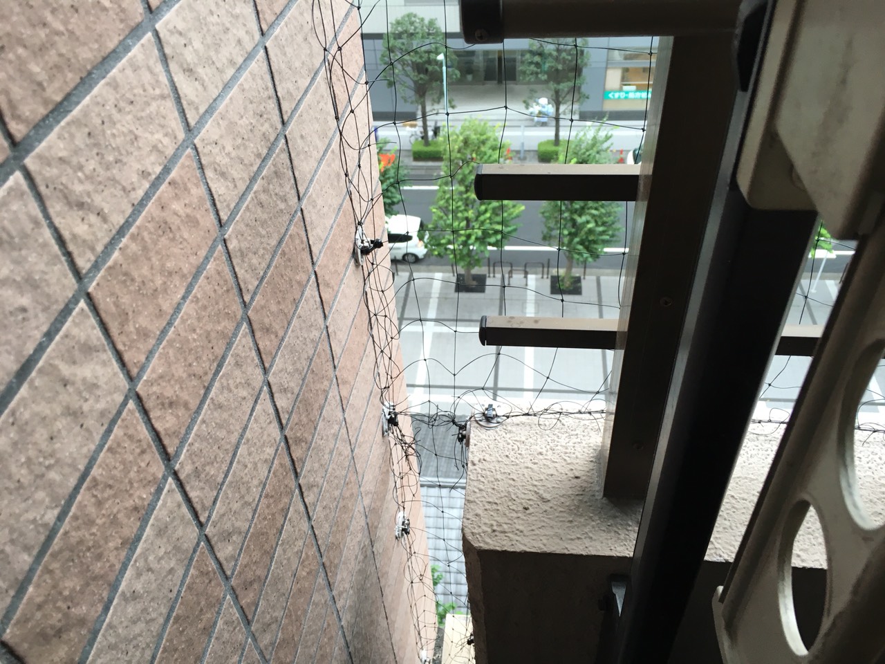 東京都中央区日本橋のマンションのベランダにピーコンネットを施工しました