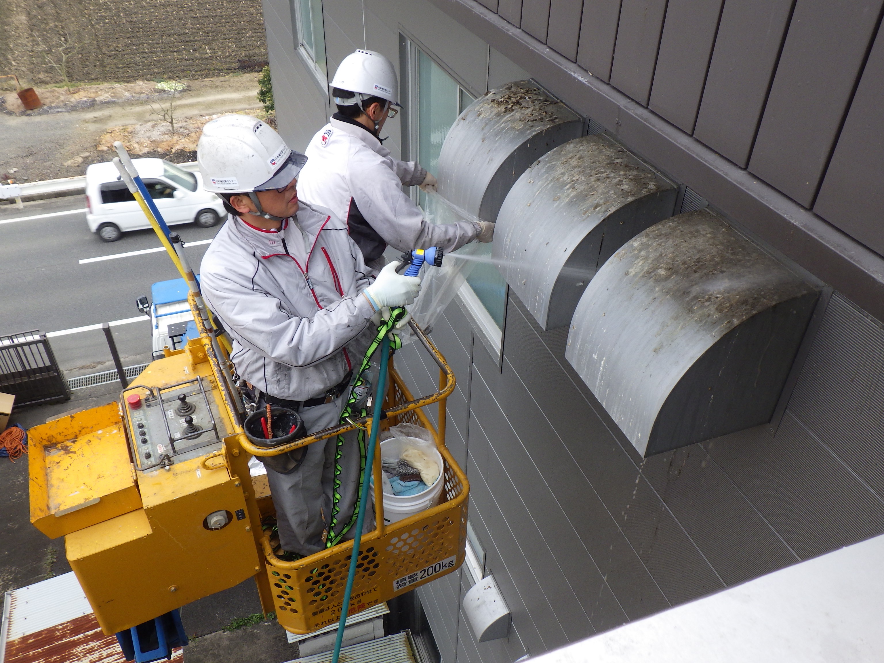 鳩の住処で多いところは？　その１　ダクト（換気扇）の中