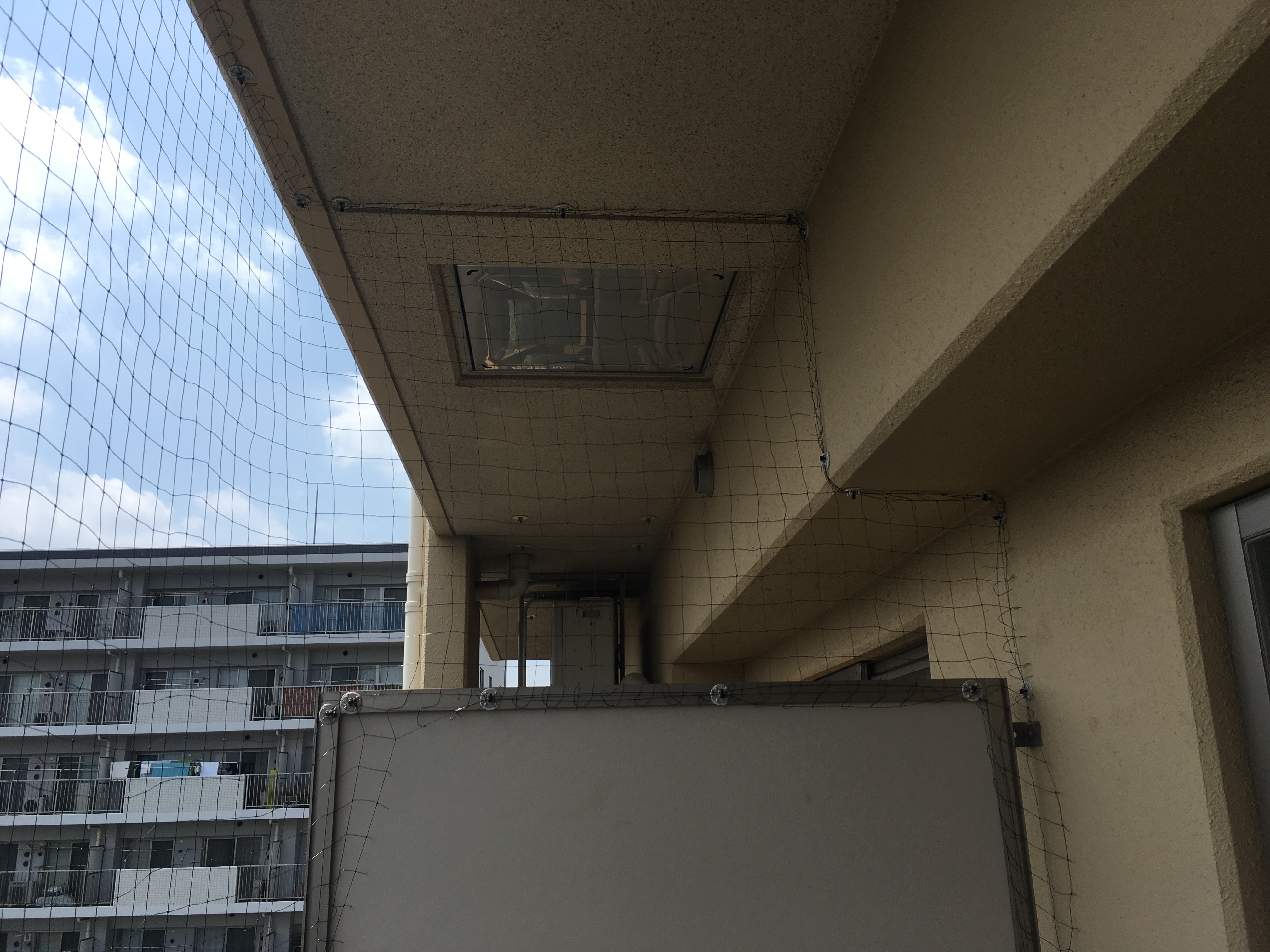 埼玉県　草加市　マンション　ベランダピーコンネット施工