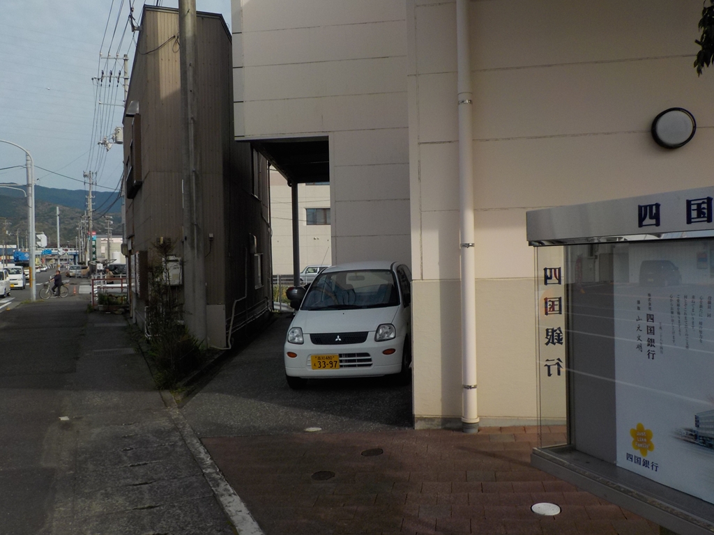 高知県東部　田野町　駐輪場　鳩対策（ピーコンネット）