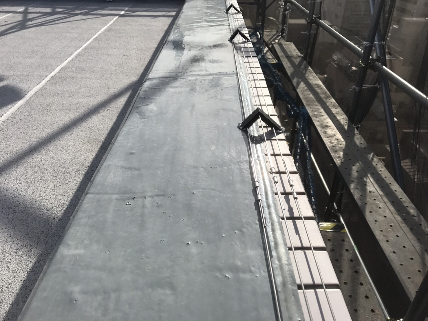 東京都荒川区　マンション屋上・ベランダ　電気ショック施工