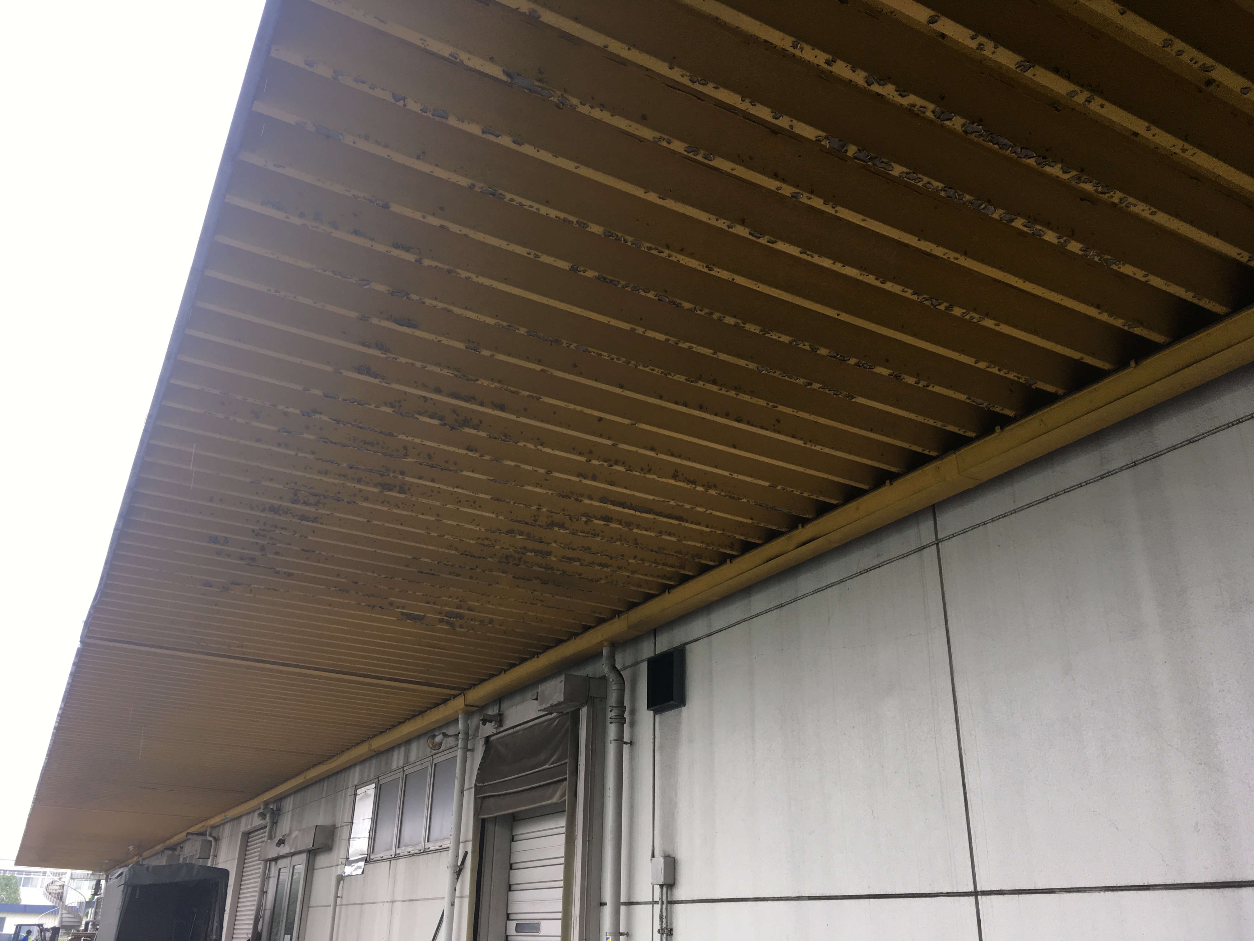 埼玉県鶴ヶ島市　工場軒下　ピーコンネット施工