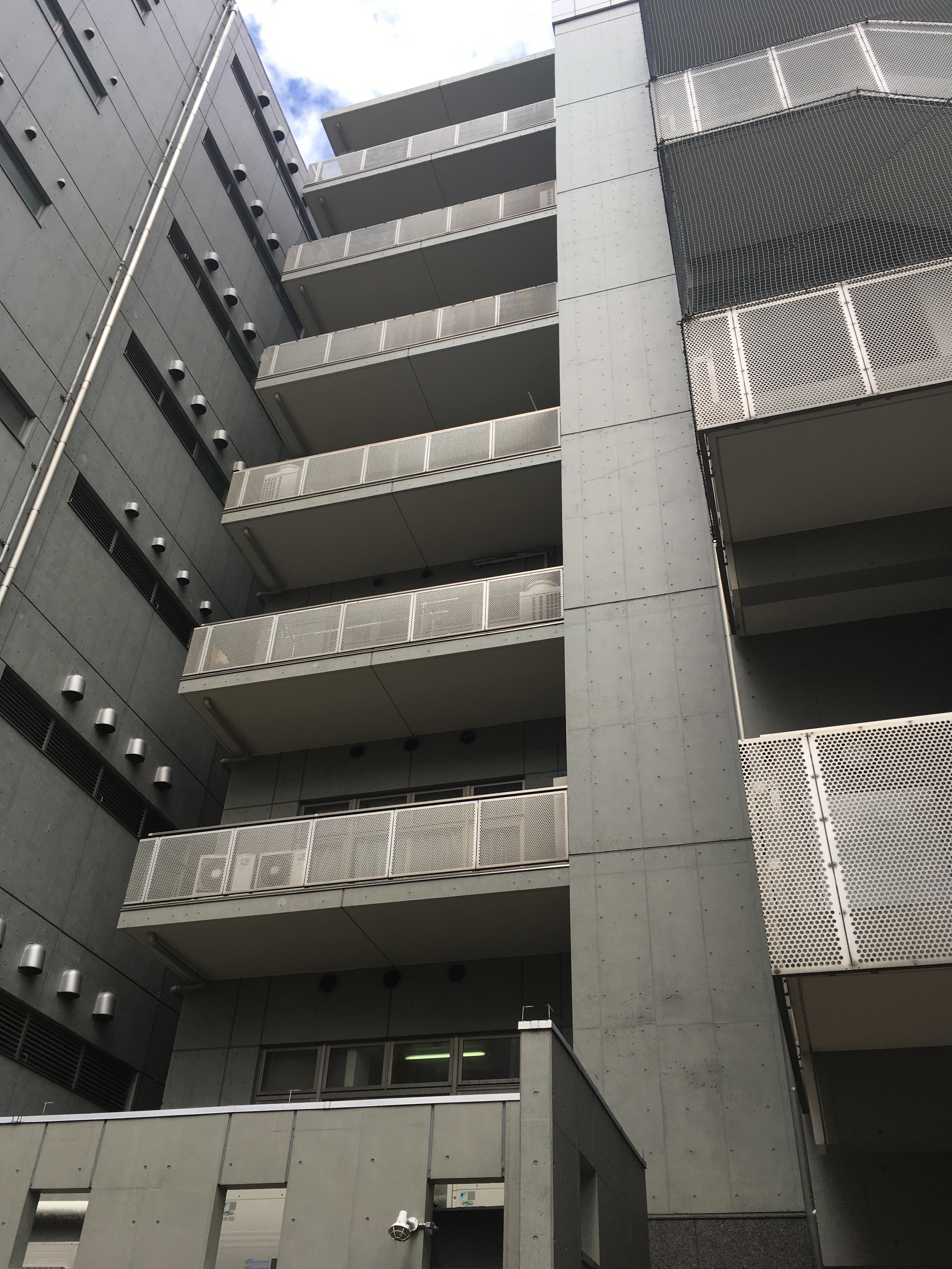 埼玉県朝霞市　雑居ビルベランダネット設置工事