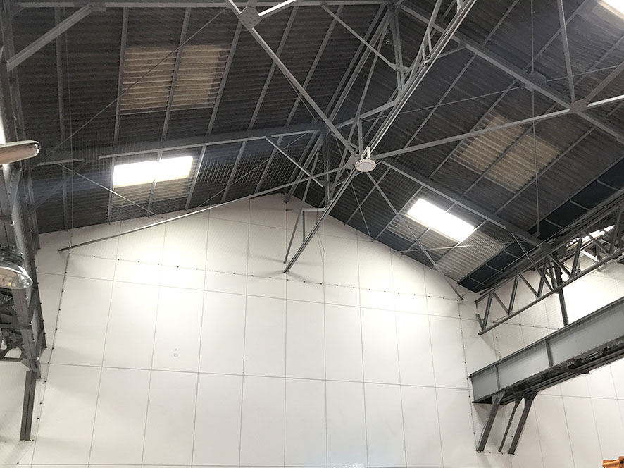 大阪市西淀川区　某倉庫内天井に防鳥ネットピーコンネット５０を施工し、鳩の飛来・侵入・待機を防ぎました。