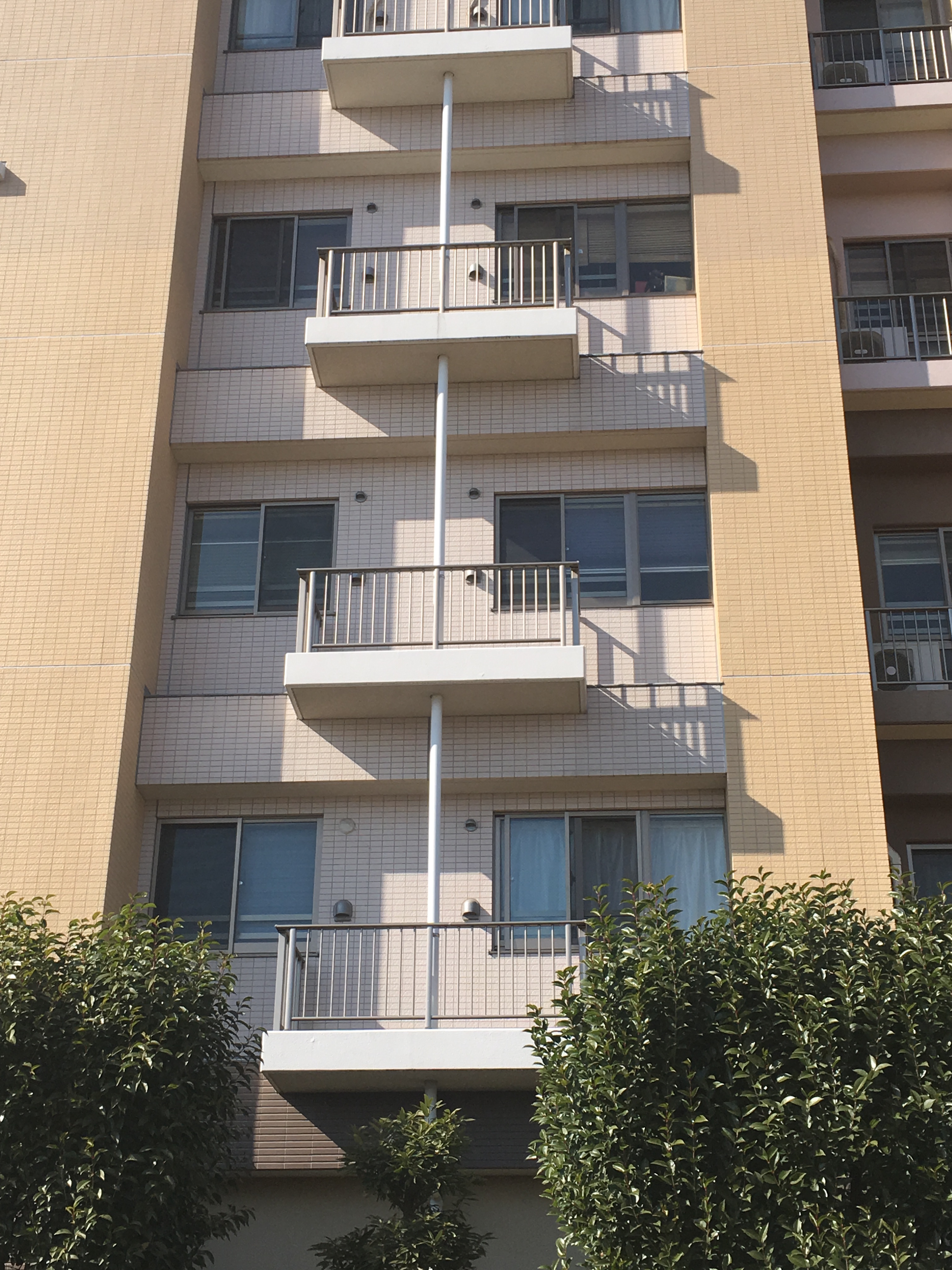 埼玉県鶴ヶ島市　マンションベランダ　ピーコンネット設置工事