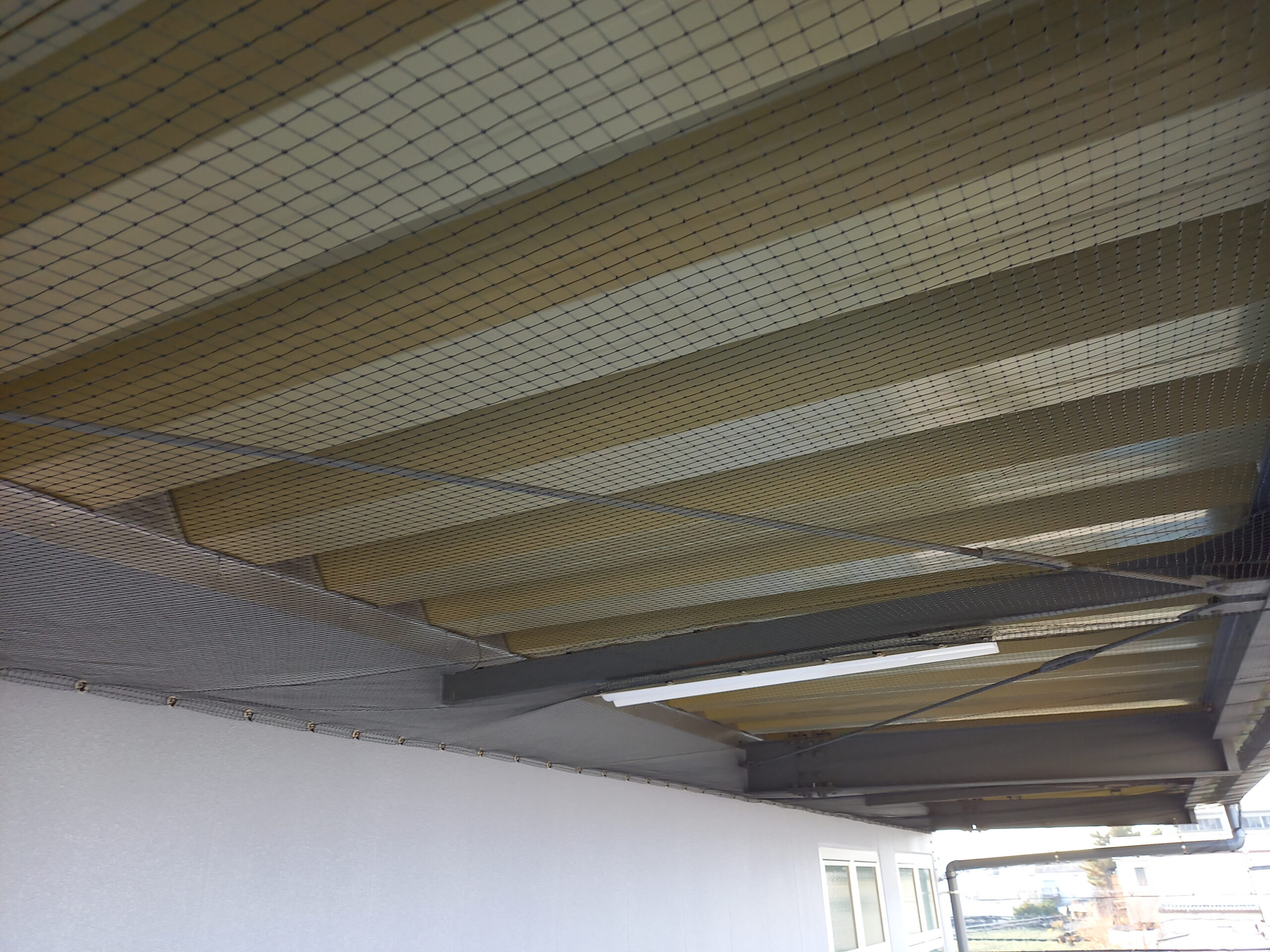 京都府宇治市　工場軒庇　ピーコンネット１５取付施工