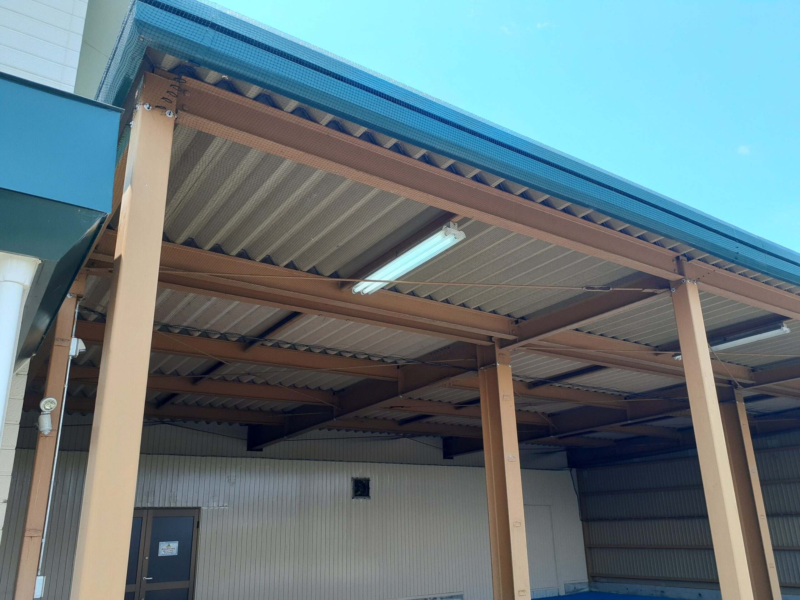 滋賀県豊郷町　某企業駐車場　ピーコンネット１５取付施工