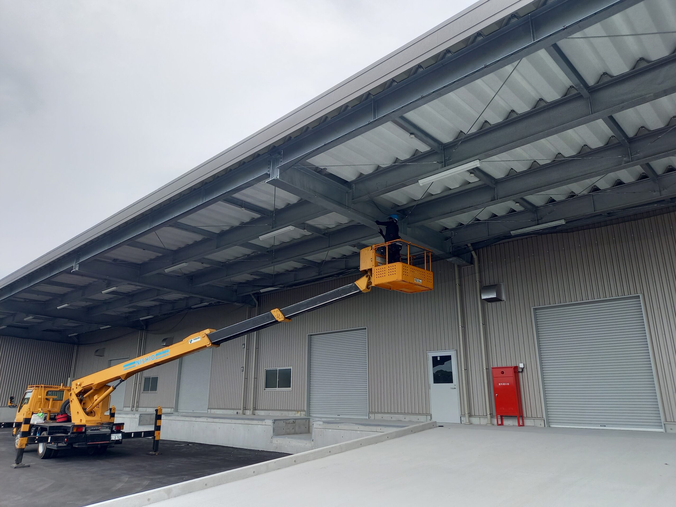 滋賀県長浜市　某社新工場トラックヤード　ピーコンネット１５取付施工