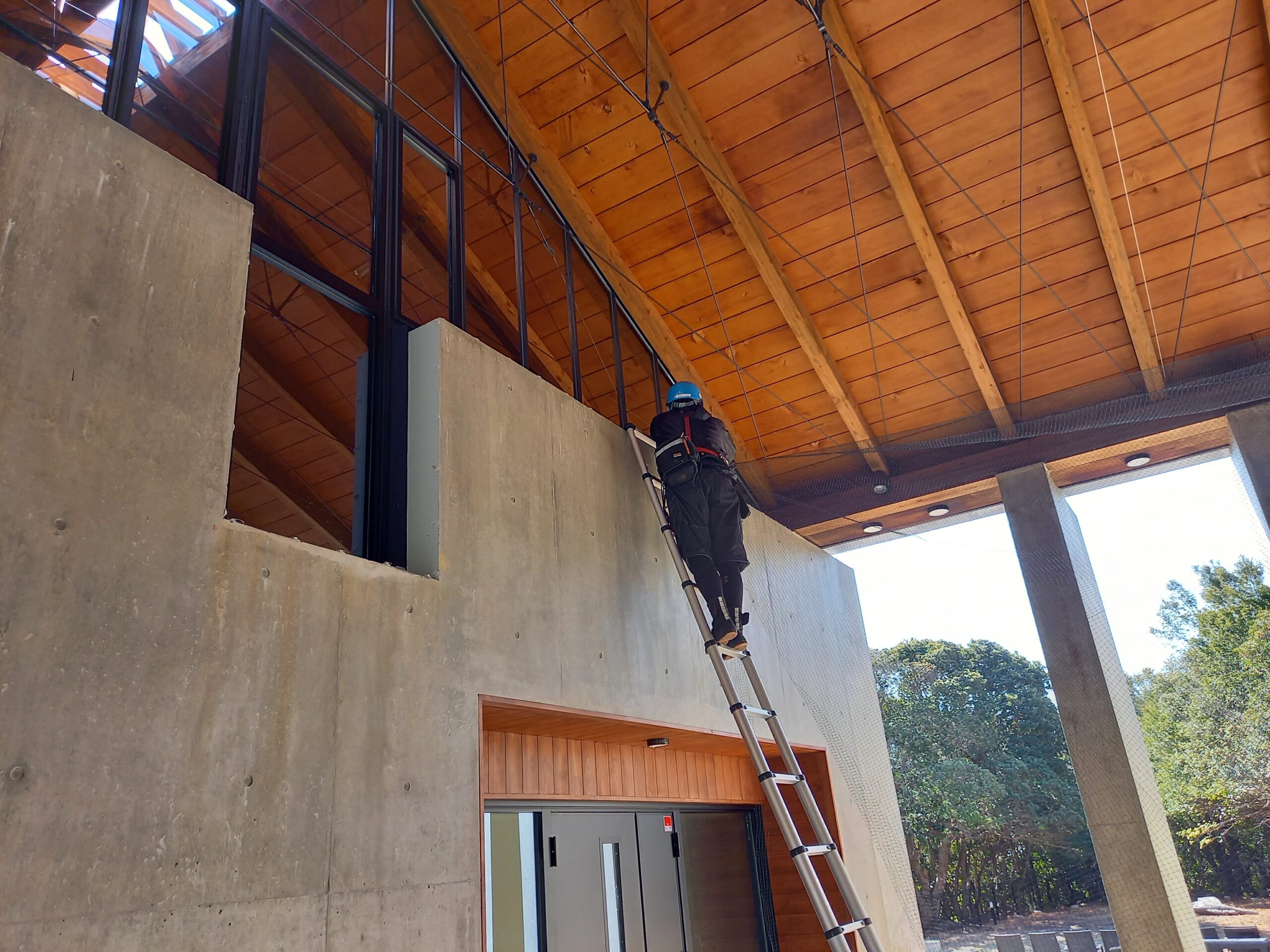 三重県鳥羽市　保養所食事スペース　ピーコンネット１５取付施工