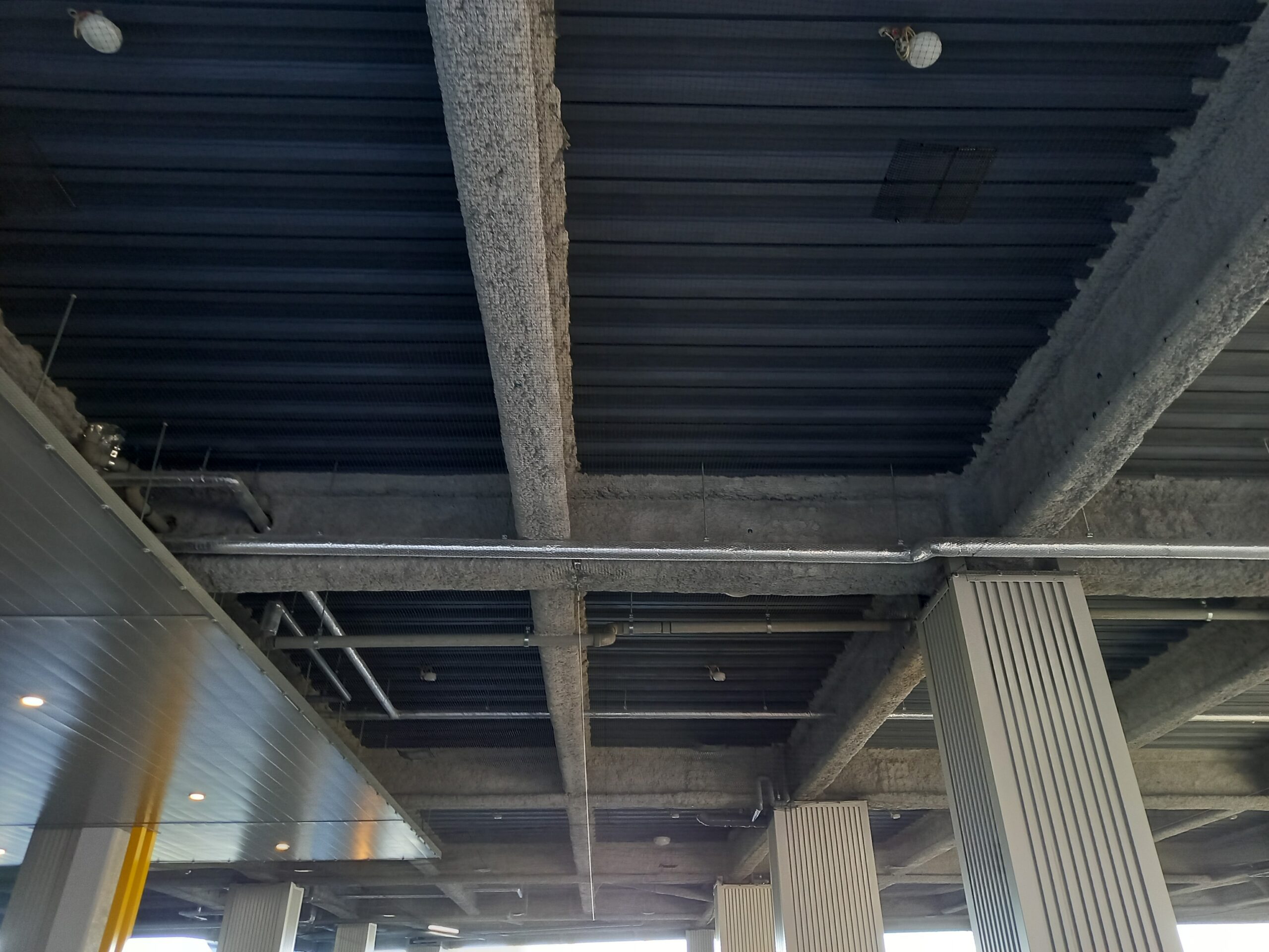 三重県四日市市　病院駐車場　ピーコンネット１５取付施工